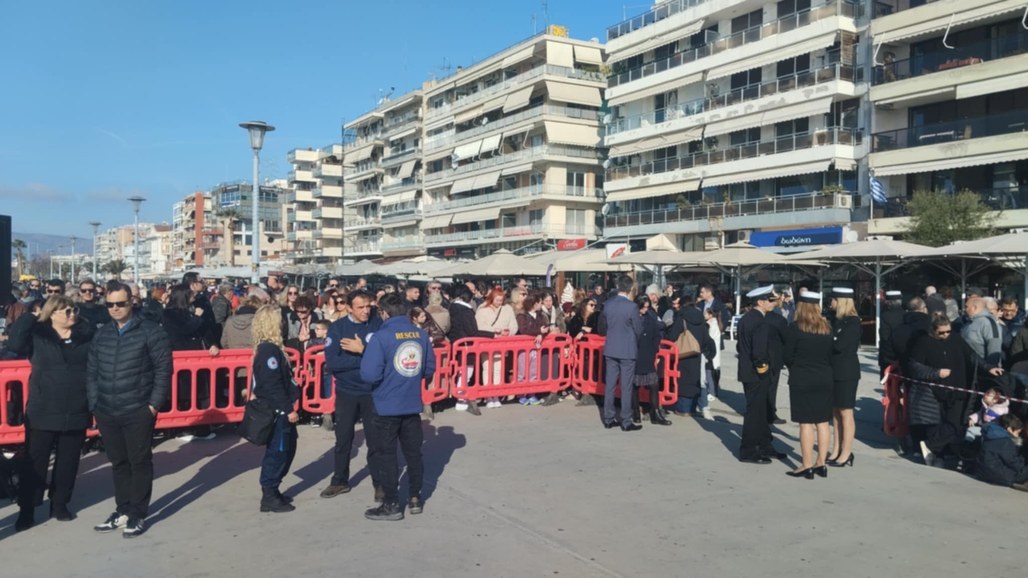 Ο 19χρονος Γιάννης Λιάκος έπιασε τον Σταυρό στο λιμάνι του Βόλου (video - εικόνες από ψηλά)