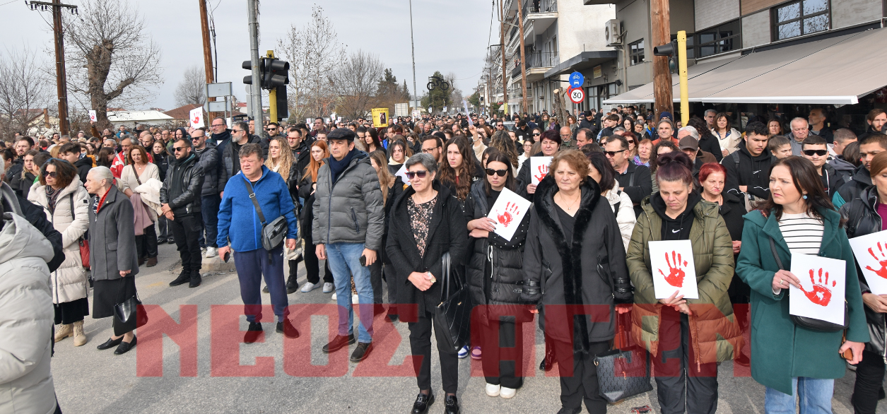 «Δεν έχω οξυγόνο»: Μεγαλειώδης συγκέντρωση των Καρδιτσιωτών για την τραγωδία των Τεμπών (φωτο+video)