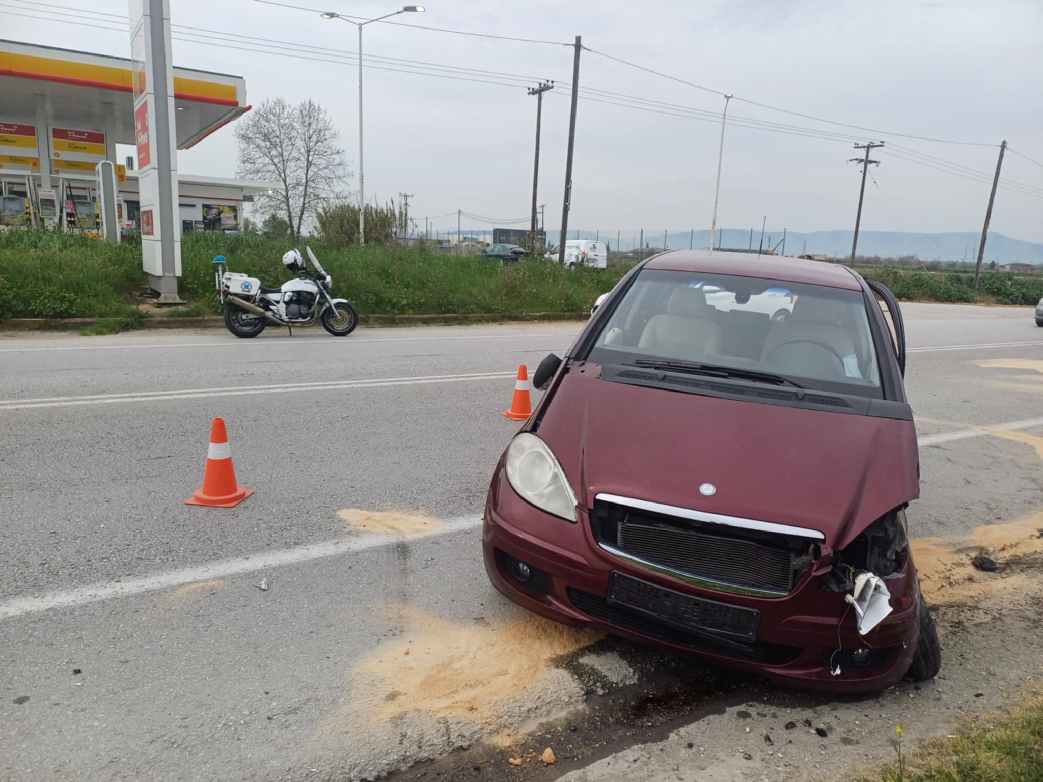 Σοβαρό τροχαίο έξω από τη Γιάννουλη -σύγκρουδη δύο ΙΧ με τρεις τραυματίες (ΦΩΤΟ)