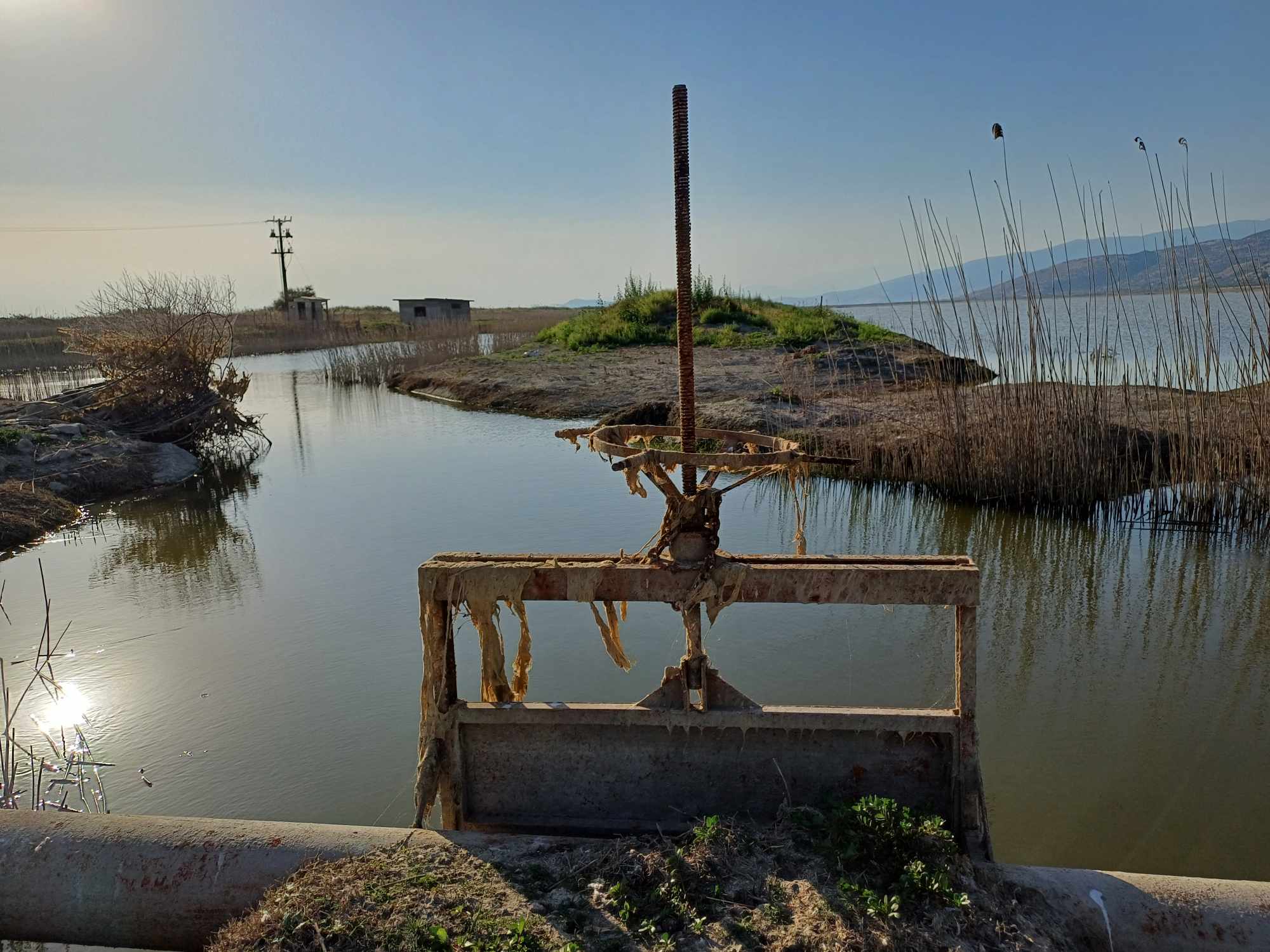 Αυτοψία στα παρακάρλια καθώς υποχωρούν τα νερά: Εικόνες  αποκάλυψης και υποδομές διαλυμένες(ΦΩΤΟ)