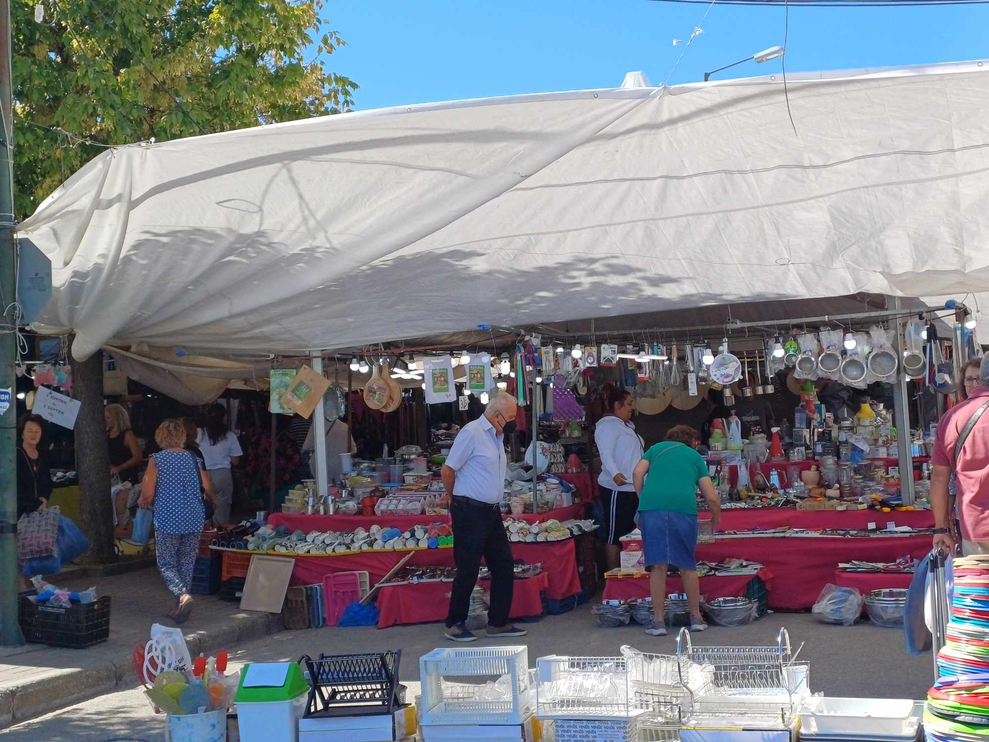 Κλείνει απόψε τα μεσάνυχτα το παζάρι, σπάζοντας ρεκόρ επισκεψιμότητας- κοσμοσυρροή από το πρωί (ΦΩΤΟ)