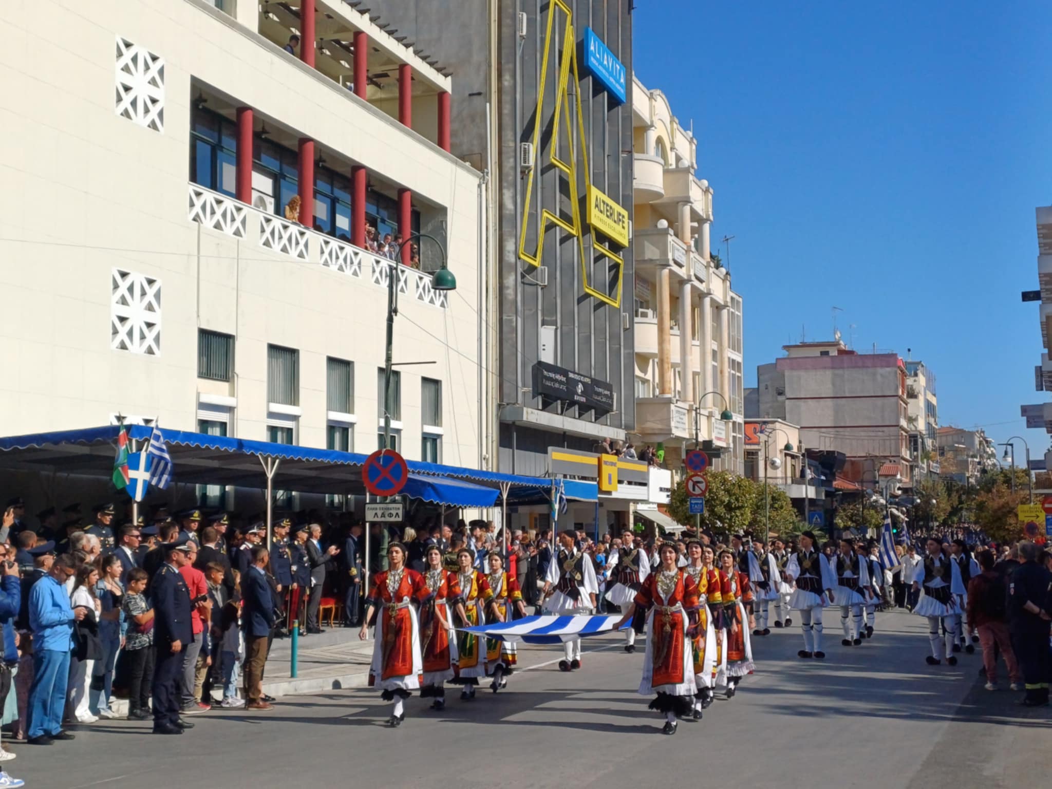 Λεβεντιά και περηφάνια στην παρέλαση των μαθητών της Λάριας (ΦΩΤΟ