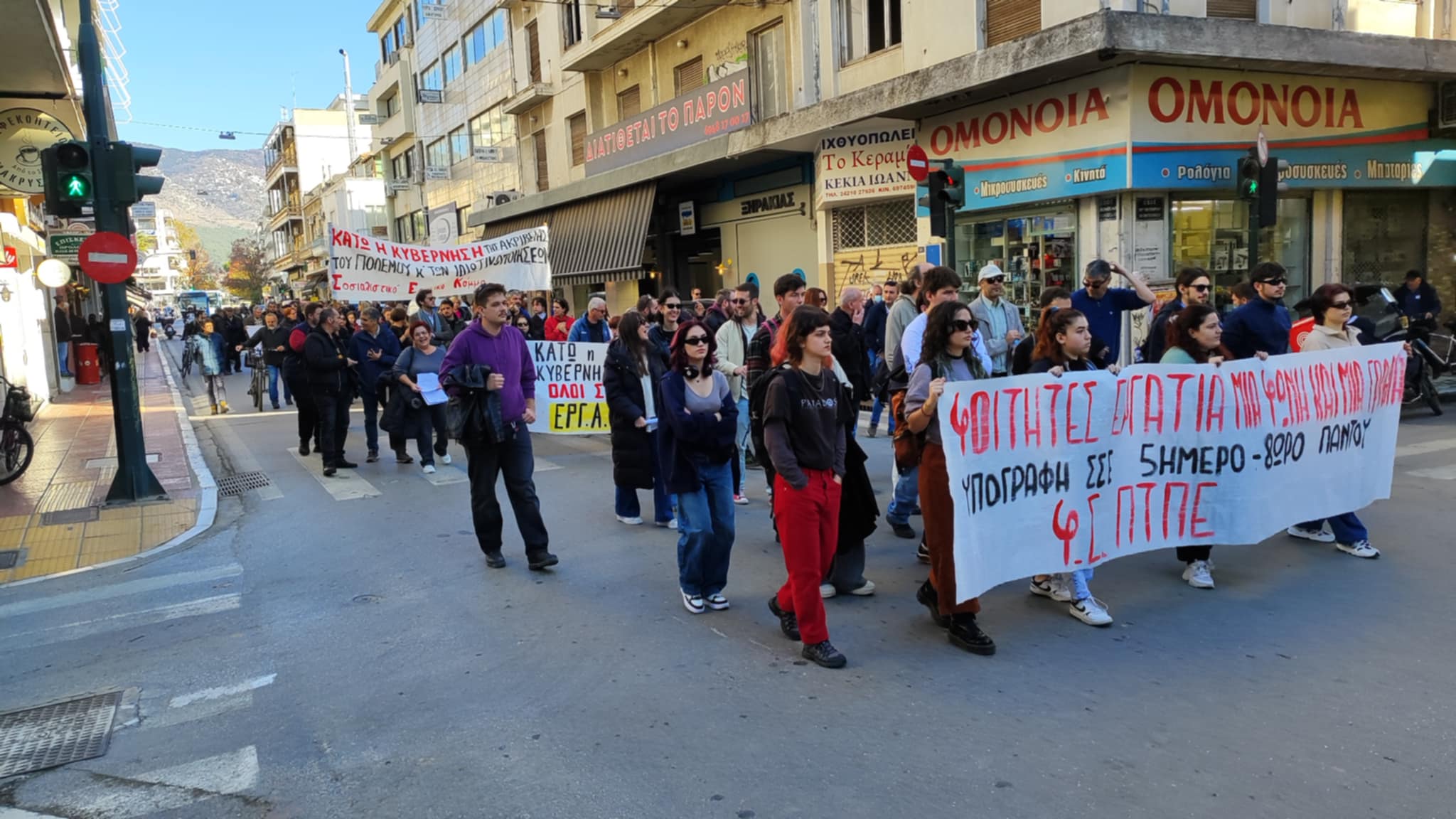 Μαζική συμμετοχή εργαζομένων στυην απεργιακή συγκέντρωση στον Βόλο (ΦΩΤΟ)