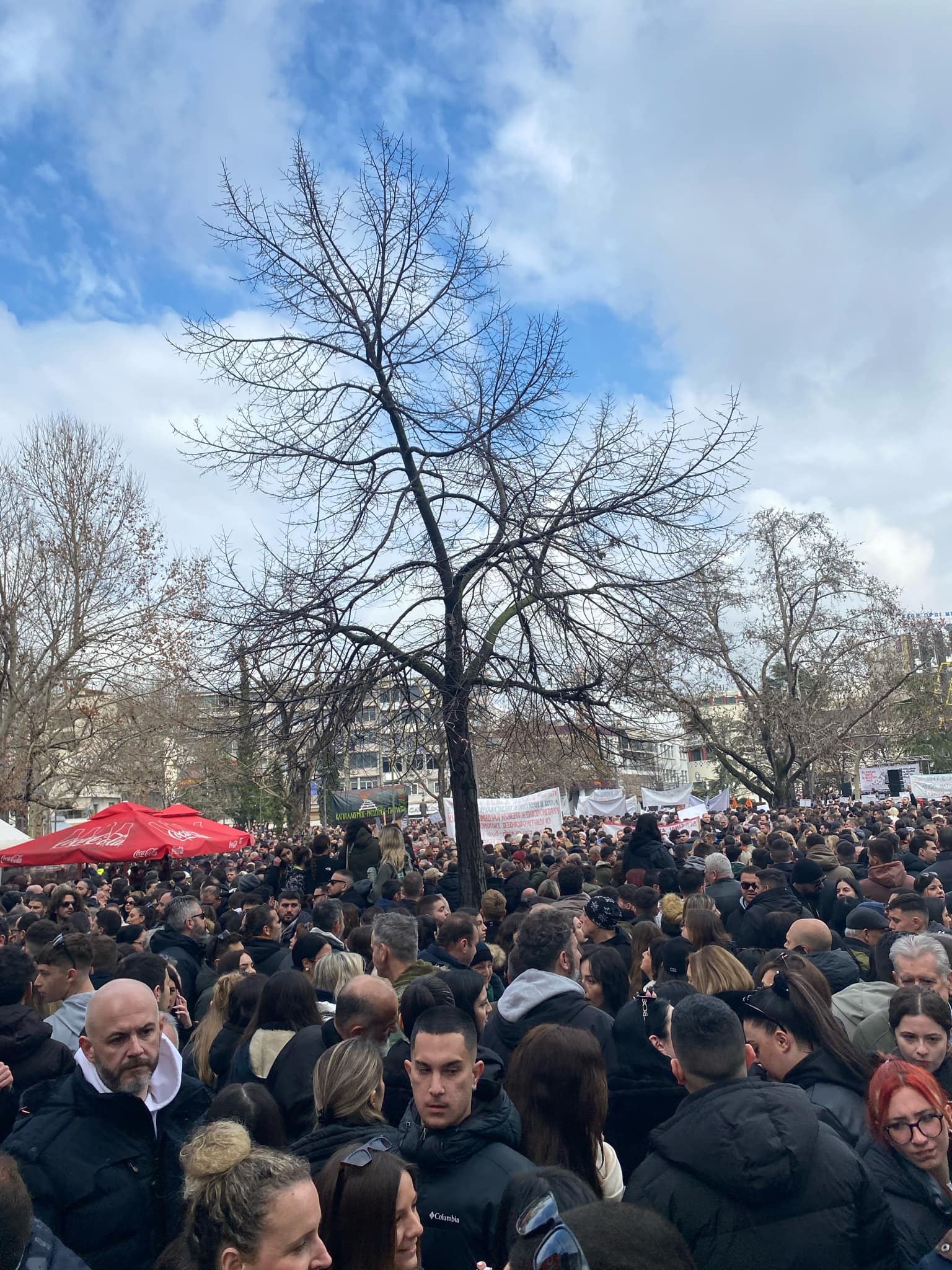 Απίστευτη συγκεντρωση: όλη η Λάρισα στην πλατεία για τα Τεμπη-δεκάδες χιλιάδες κόσμου (ΦΩΤΟ)