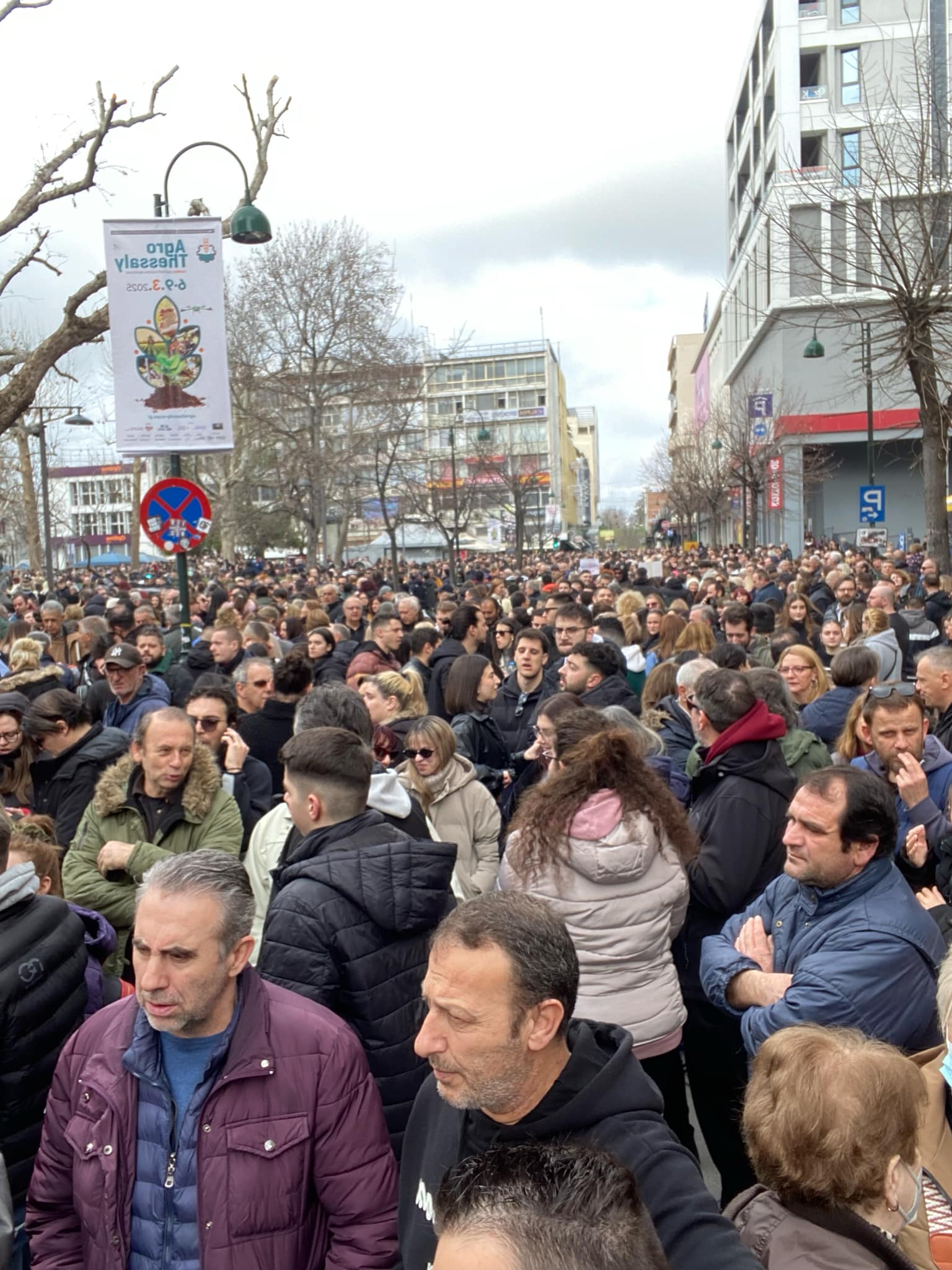 Δείτε φωτογραφικά κλικς από τη μεγαλύτερη συγκέντρωση που έγινε ποτέ στη Λάρισα